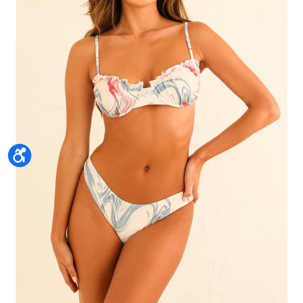 Dippin Daisys Swimsuit brand new